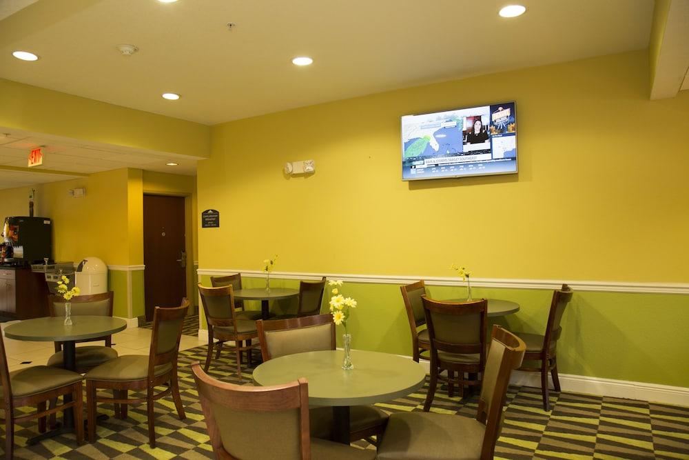 Microtel Inn & Suites By Wyndham Panama City Exteriér fotografie