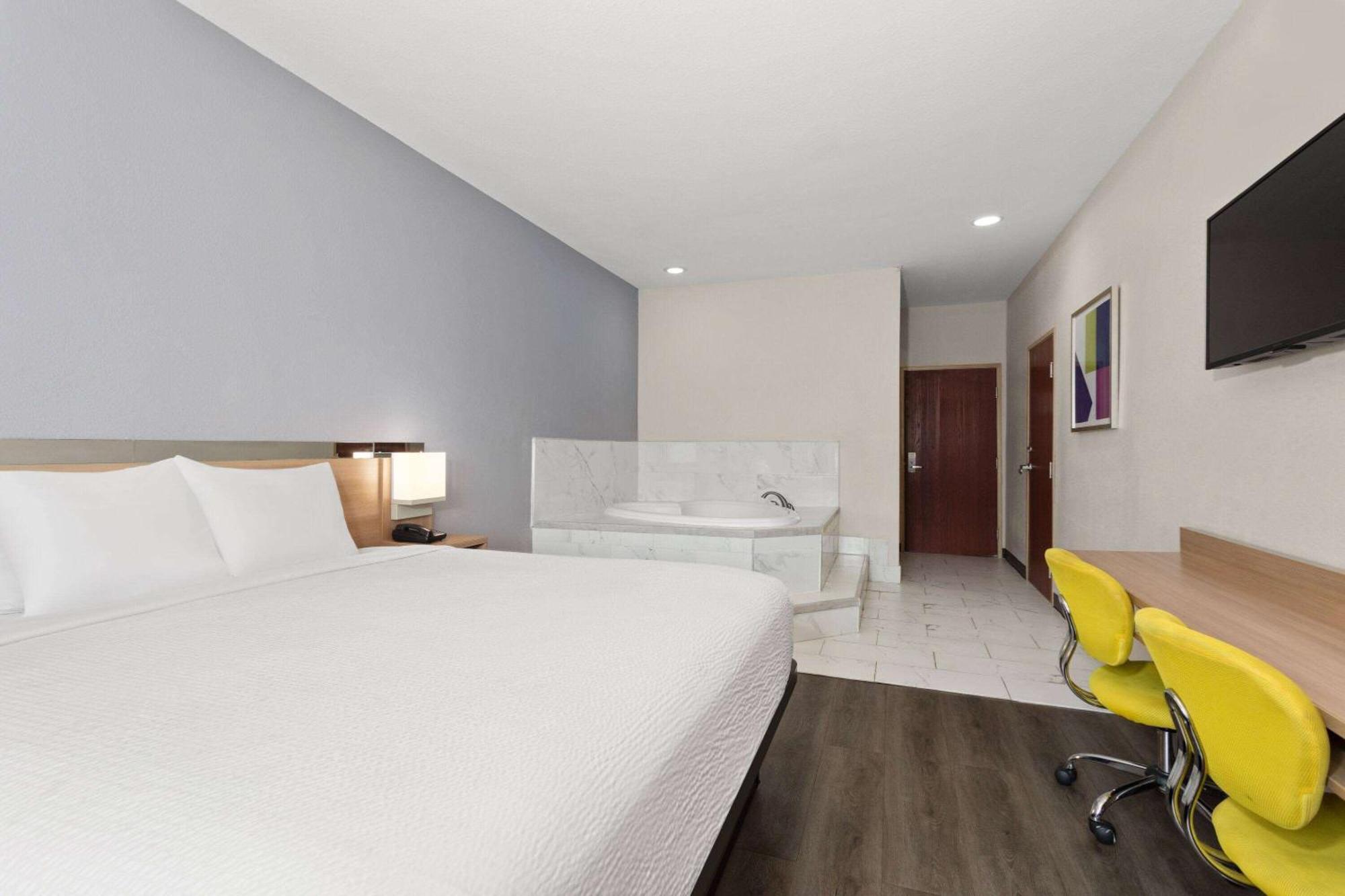 Microtel Inn & Suites By Wyndham Panama City Exteriér fotografie