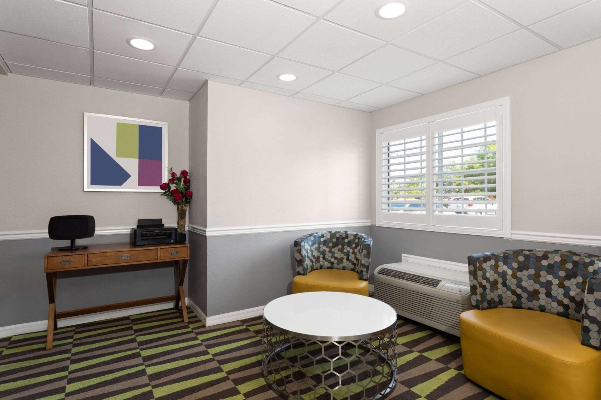 Microtel Inn & Suites By Wyndham Panama City Exteriér fotografie