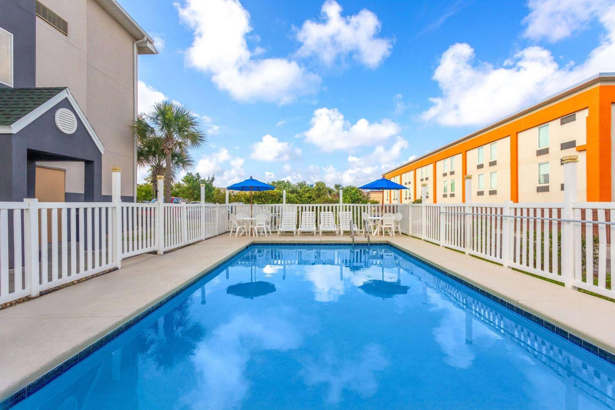 Microtel Inn & Suites By Wyndham Panama City Exteriér fotografie