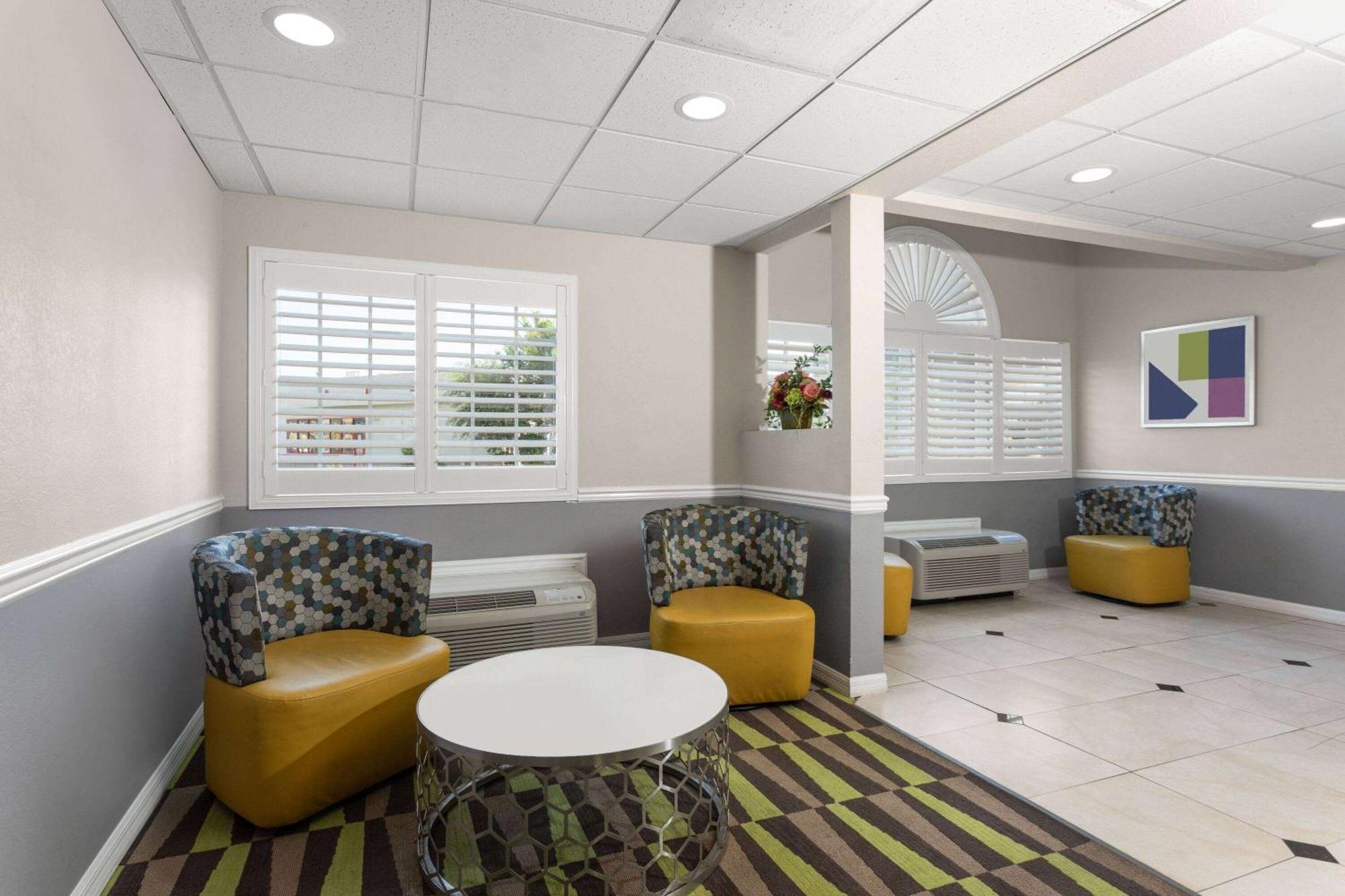 Microtel Inn & Suites By Wyndham Panama City Exteriér fotografie