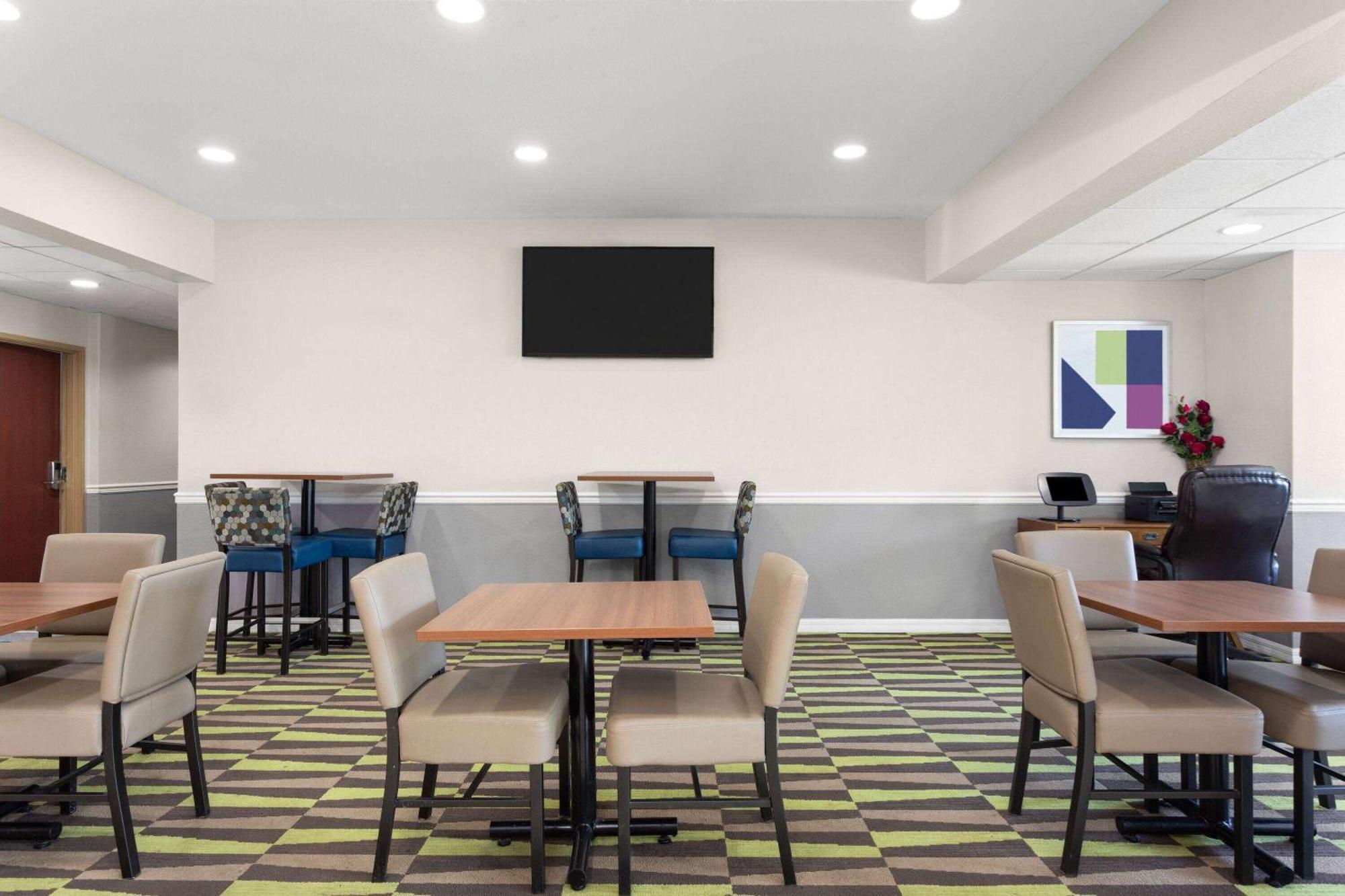 Microtel Inn & Suites By Wyndham Panama City Exteriér fotografie