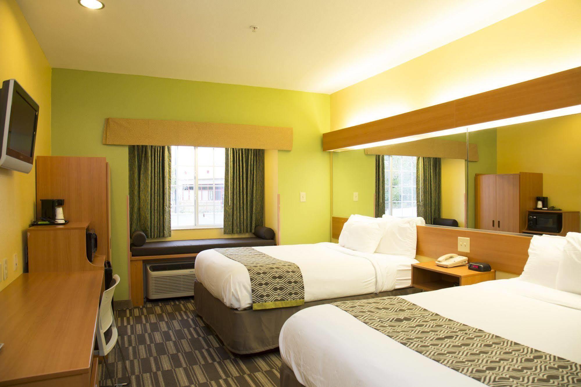Microtel Inn & Suites By Wyndham Panama City Exteriér fotografie